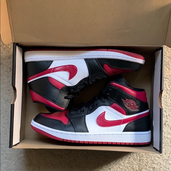 jordan 1s mid mens
